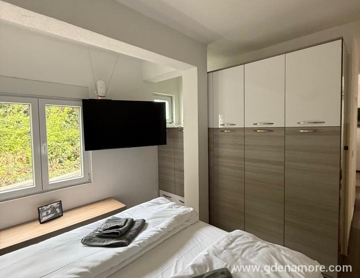 BETT MIT FENSHER 3